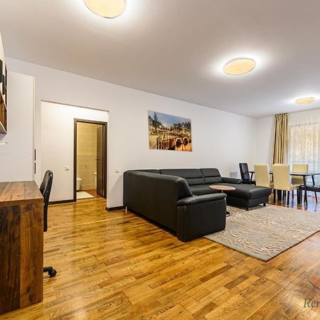 Feel Like Home In Tampa Gardens ブラショフ エクステリア 写真